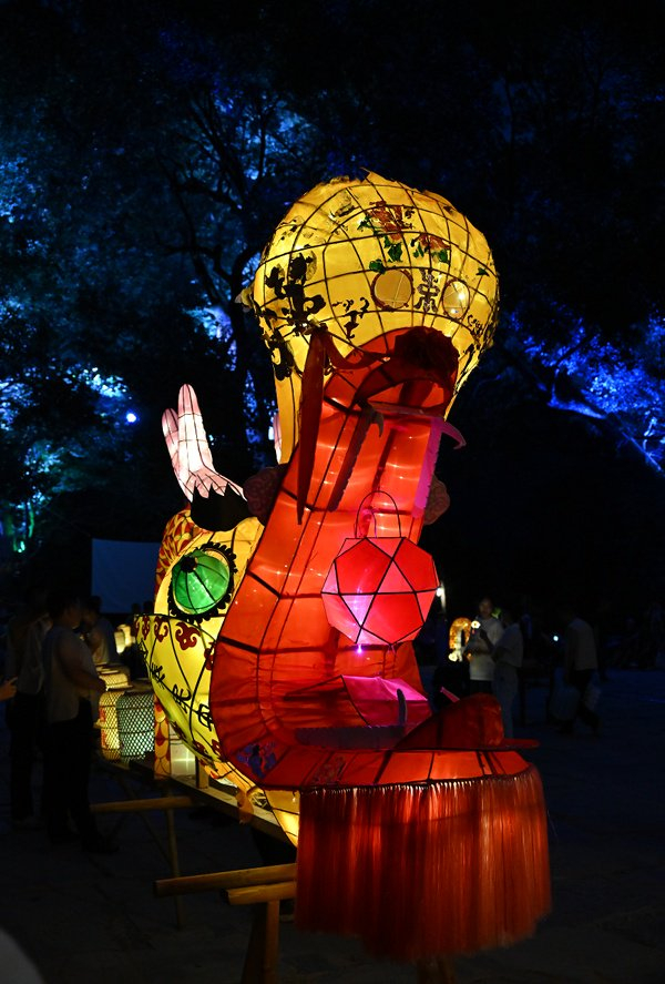 江西婺源:非遗板龙灯夜巡游|龙灯|卓忠伟|村落_新浪新闻