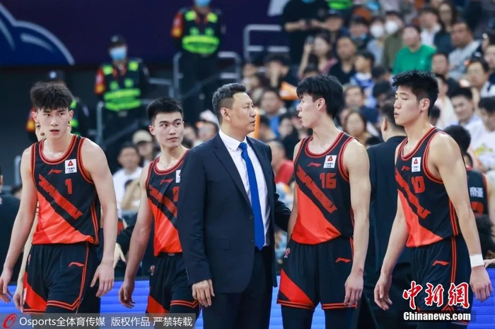 资料图：李楠指导球员。图Osports全体育图片社