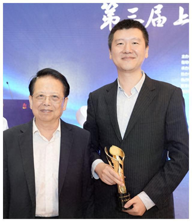 谢靖勇斩获上海杯总冠军,胡荣华出席颁奖,梁妍婷夺得女子桂冠|谢靖