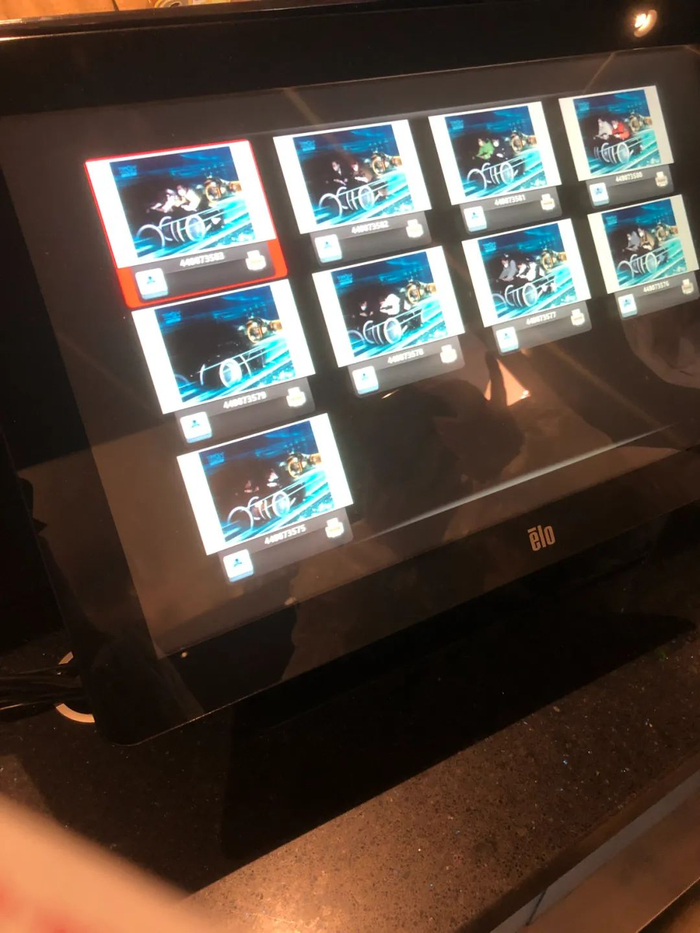 屏幕上会显示给游客拍摄的照片