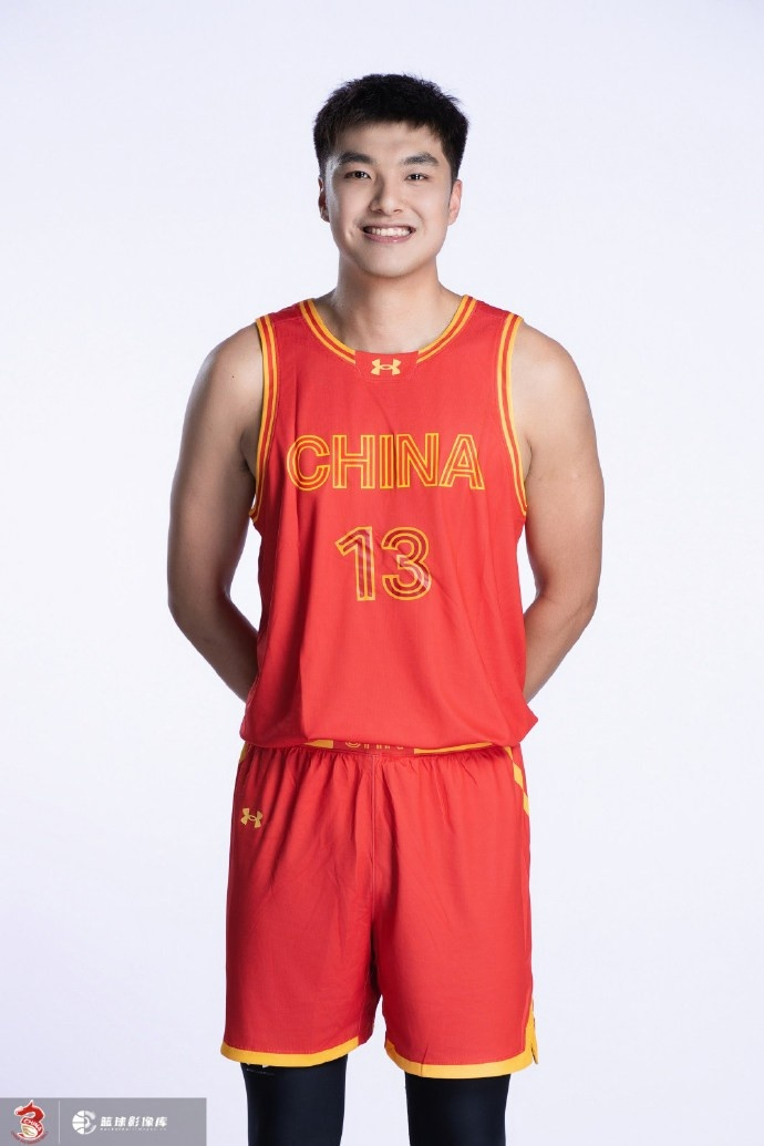 中国三人男篮亚运定妆照出炉 赵嘉仁&周彦旭&刘宇轩&卢鹏程在列