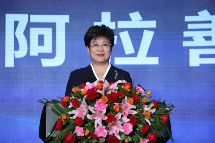 阿拉善盟委书记 黄雅丽