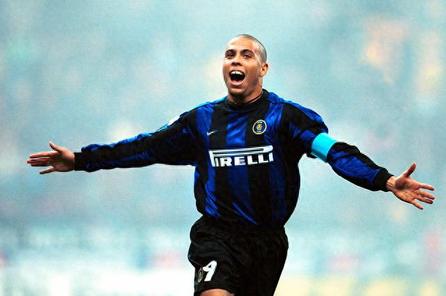 直播吧9月22日讯 今天,巴西传奇球星罗纳尔多迎来47岁生日,国米官方为