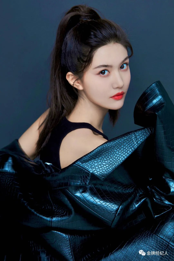 阿依帕丽:"我是一个不会放过自己的人"|喜剧|表演|阿依帕丽_新浪新闻