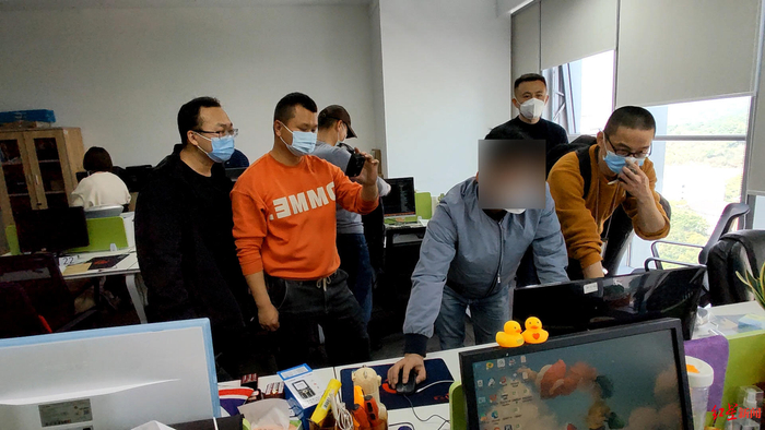 ↑警方调查取证