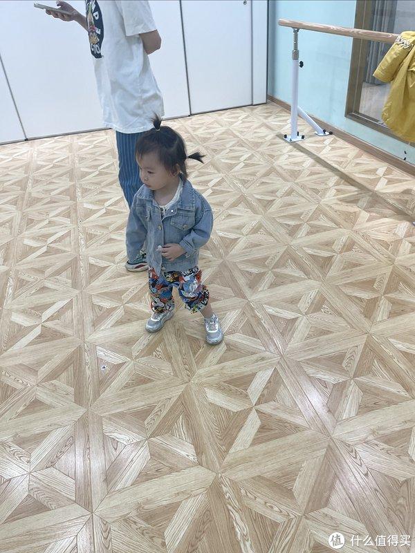 记录一次带娃跳舞的日常，貌似她更喜欢打鼓