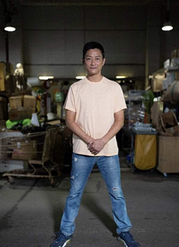 自荐演不露脸角色,娶同公司艺人为妻|杨证桦|绿叶|艺人_新浪新闻