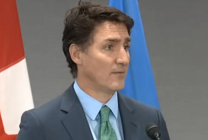 加拿大总理特鲁多21日出席新闻发布会 视频截图
