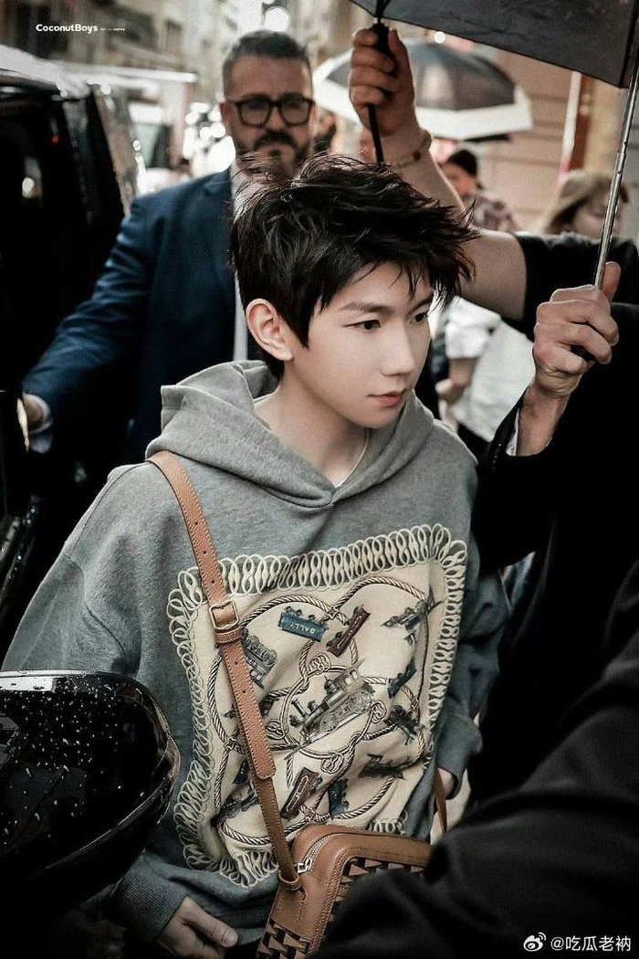 王源米兰时装周生图,干净清爽的男大!