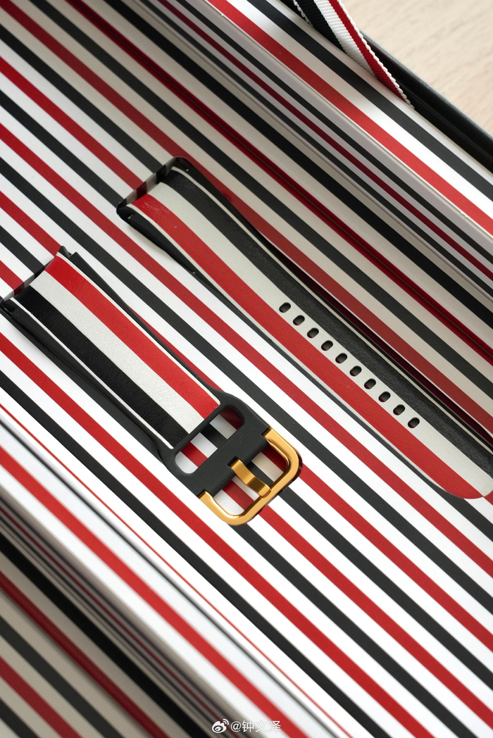 拿到了三星galaxyzfold5thombrowne限量版