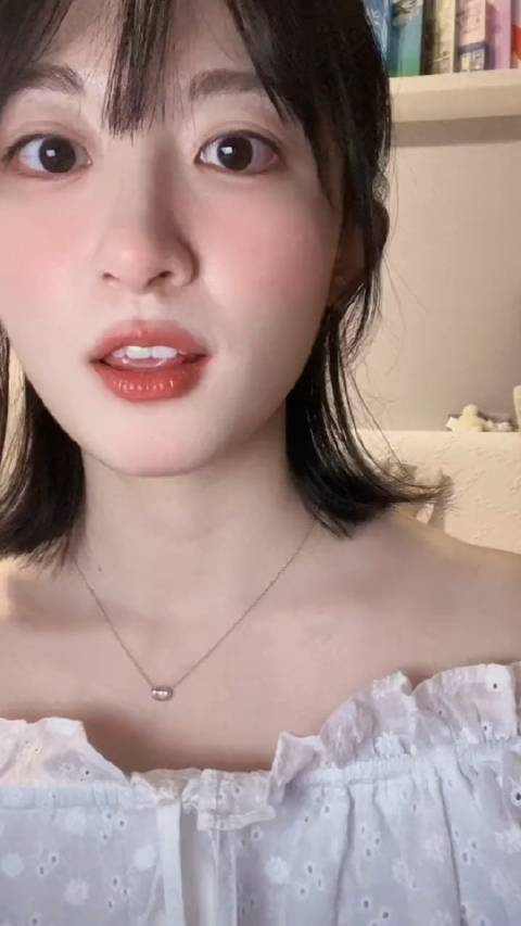 甜妹营业王雅佳跳比耶手势舞还是有莲房滤镜忘不了