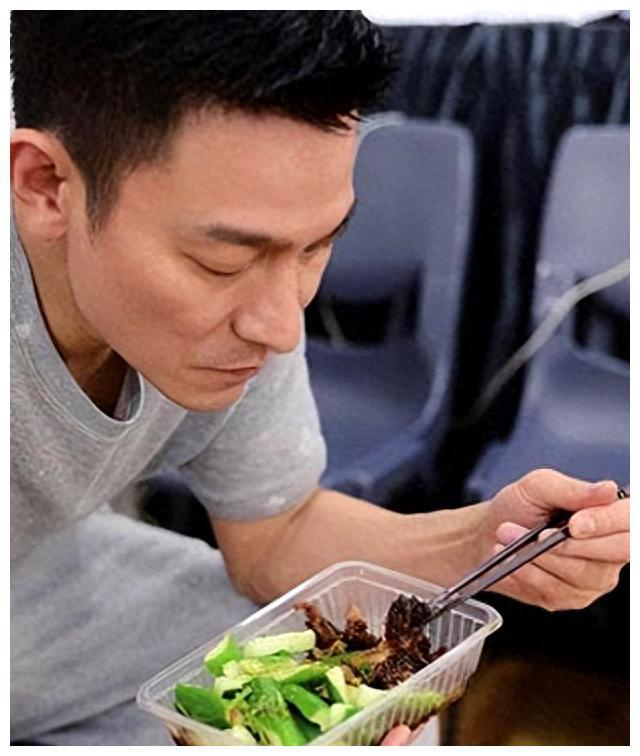 刘德华62岁仍保持小鲜肉状态,细看食谱惊喜连连!
