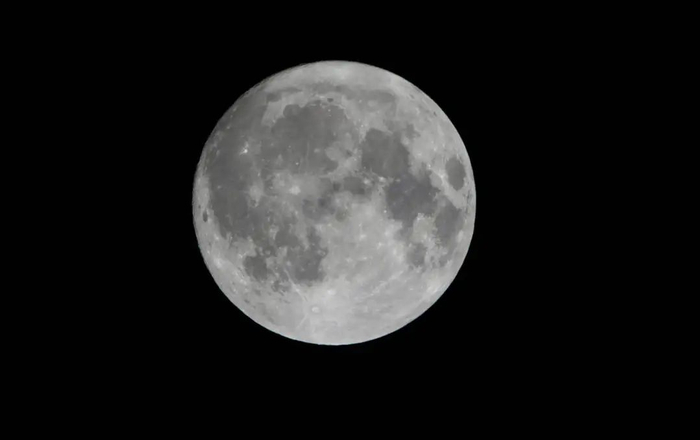 秋日的月球 图源：张志强