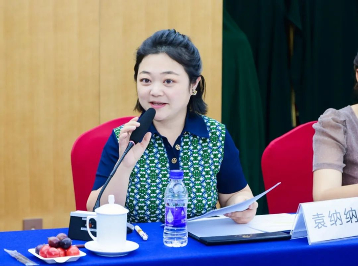 袁纳纳在首届生长发育障碍群体遗传与生殖论坛上发言