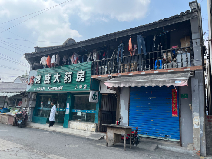 2023年4月26日，小湾村实景。  澎湃新闻记者 邹娟 图