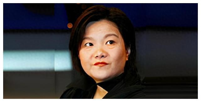 陈凯歌前妻洪晃晒新买苹果15,网友:有必要炫耀吗?