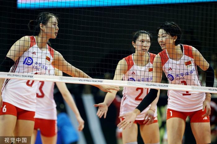中国女排在比赛中。