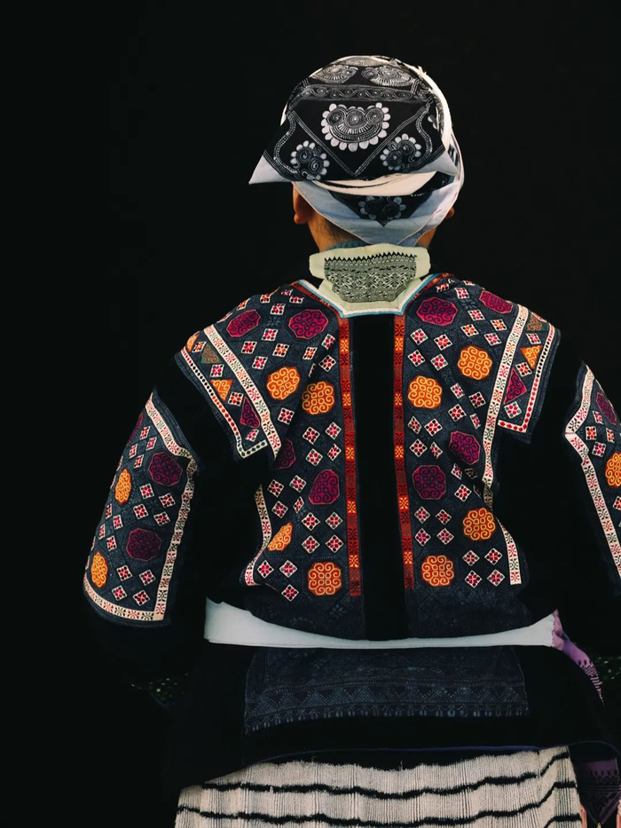 贵州苗绣:每件服饰,都有一座自己的文化岛屿|苗族|贵州省_新浪新闻