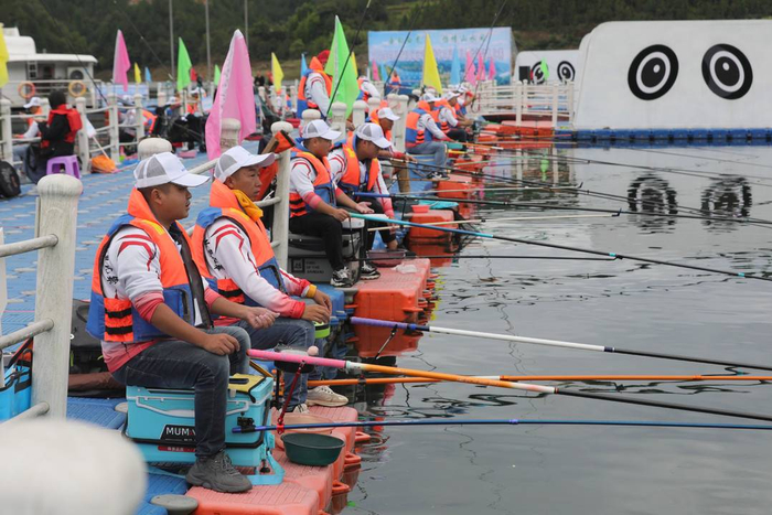 第三届青川白龙湖钓鱼比赛开赛川陕甘60支参赛队伍同场竞技