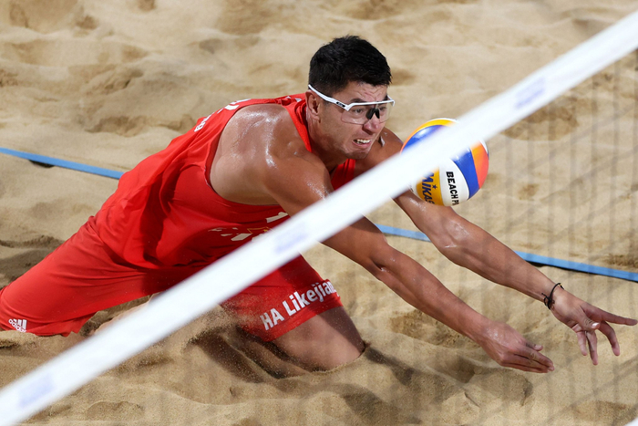 沙滩排球——男子八分之一决赛:中国组合阿卜杜哈力克江·穆太力普