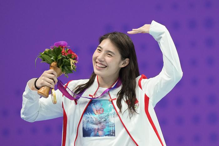 游泳——中国队获得女子4x100米自由泳接力冠军