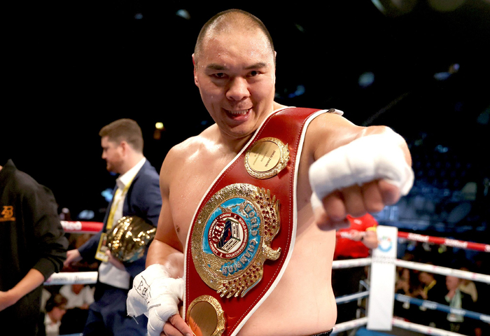拳击张志磊再胜乔伊斯捍卫重量级过渡拳王金腰带