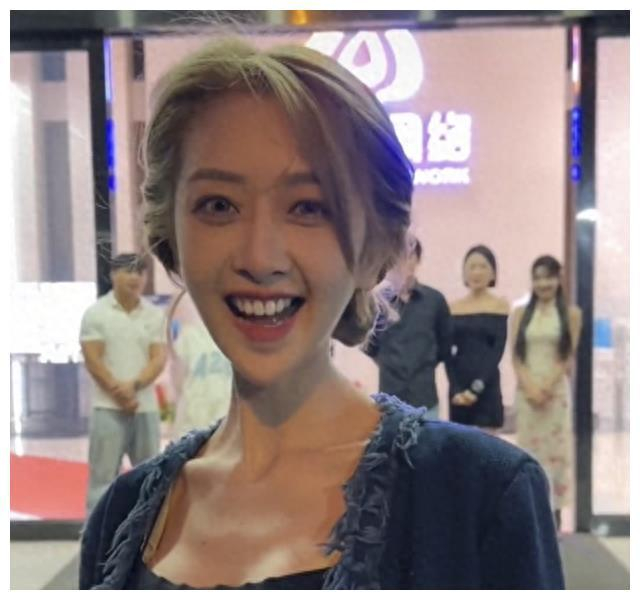 网红卓仕琳正式加入三只羊！携小杨哥和四位徒弟踏上全新起航！|直播|粉丝|乔妹|师姐|宝宝_新浪新闻