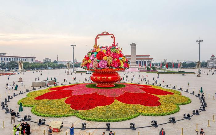 祝福祖国巨型花篮正式亮相天安门广场 北京市园林绿化局供图