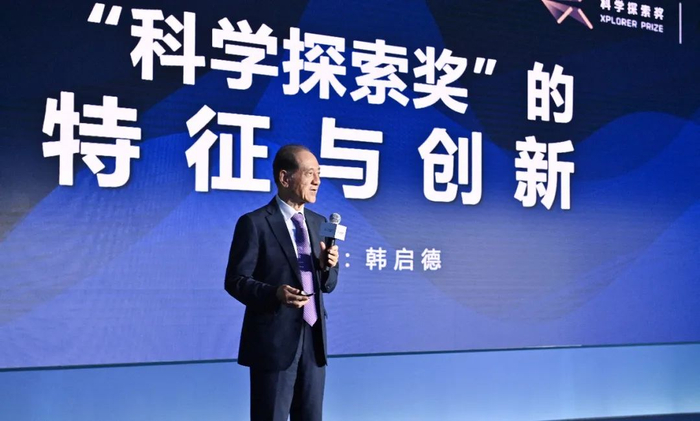 中国科学院院士、中国科协名誉主席韩启德