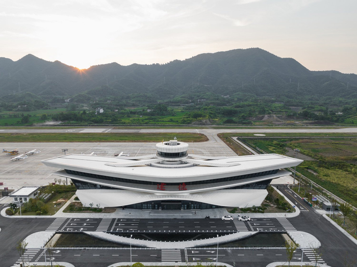 杭州亚运配套设施:千岛湖通用机场航站楼 / 境澜建筑