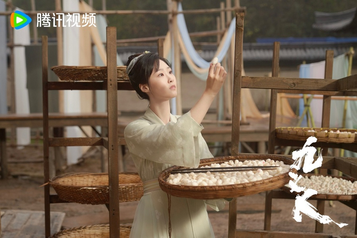 《九义人》热播 林潇古装扮相温婉化身全能管事守护