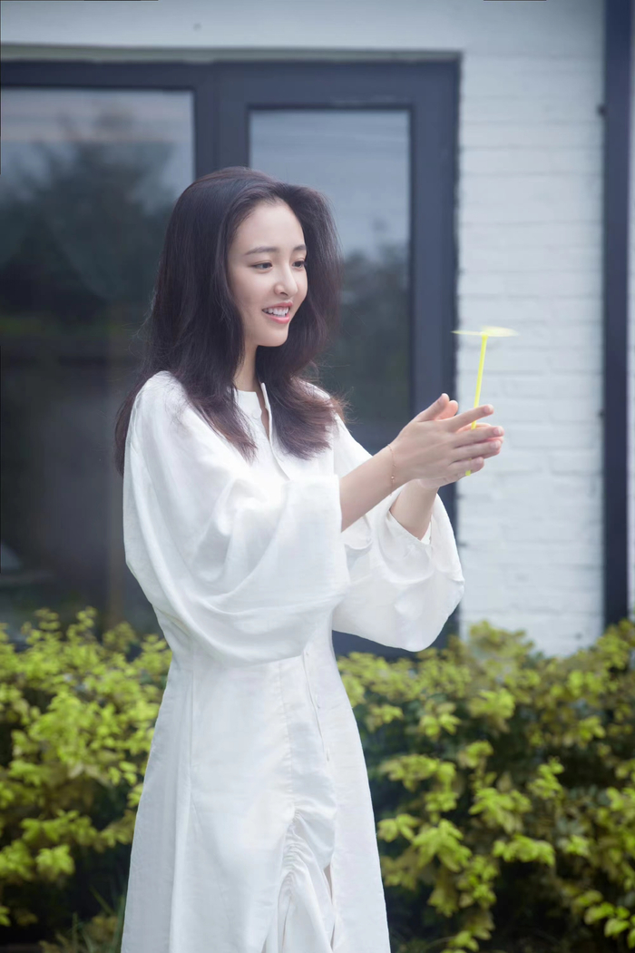 哇,吴倩工作室发的生日素颜写真我好爱……|吴倩_新浪新闻