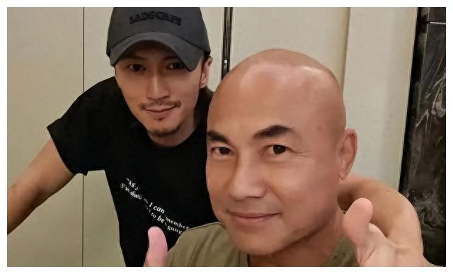 86岁谢贤病危重现,谢霆锋全程陪伴,父子双脸同框近照|谢贤|谢霆锋|张