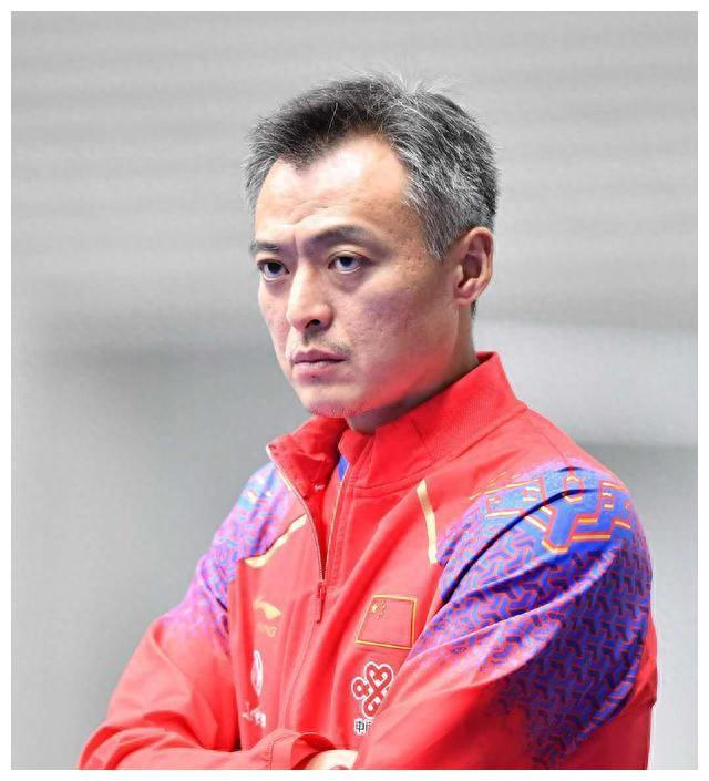 秦志戬曾是中国男乒队的主教练,具备世界级教练的资质与业务水平.