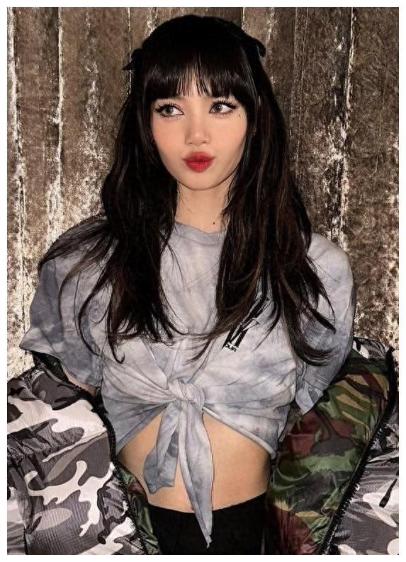 lisa秀出"疯马秀"排练片段!清凉性感尺度大,新细节曝光!