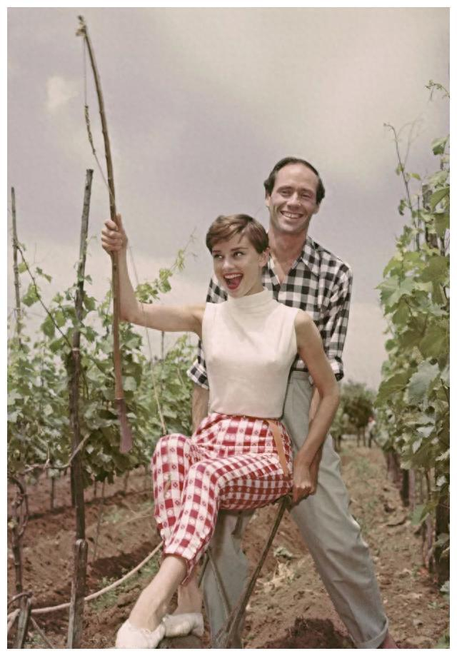 奥黛丽赫本:女神气质与经典时尚的完美结合|龙凤配|赫本|时尚_新浪