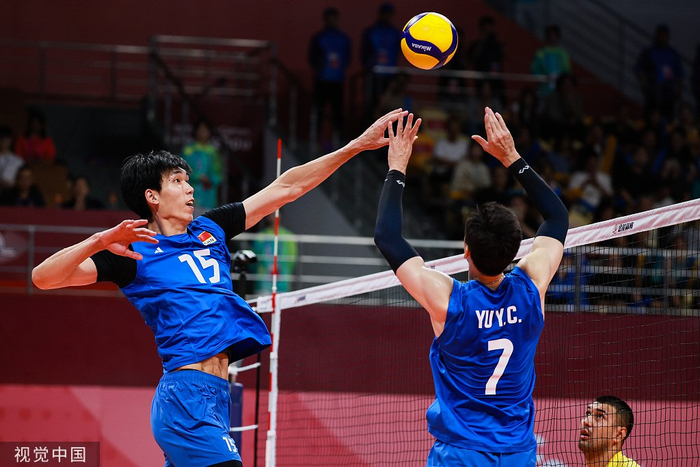 　中国男排在比赛中。