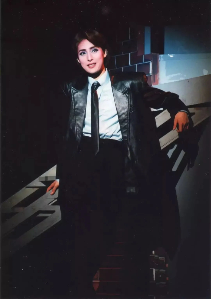 日本宝冢人气成员一退团就下海还用妈妈名字拍成人影片