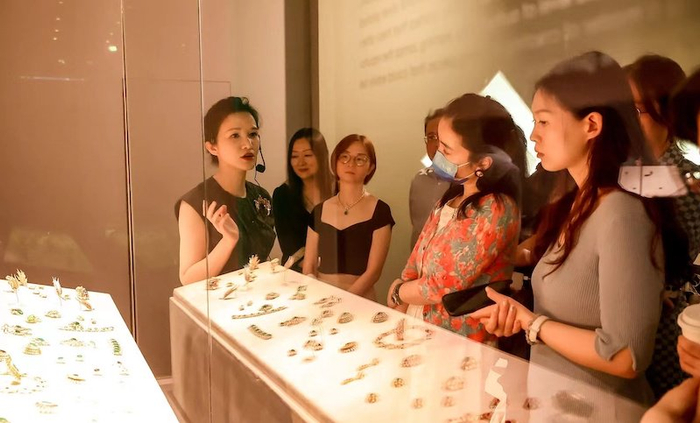 胸针藏家 郑莺燕女士导览