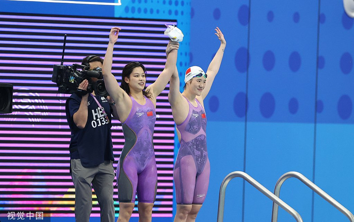 余依婷和师姐叶诗文分获冠亚军。