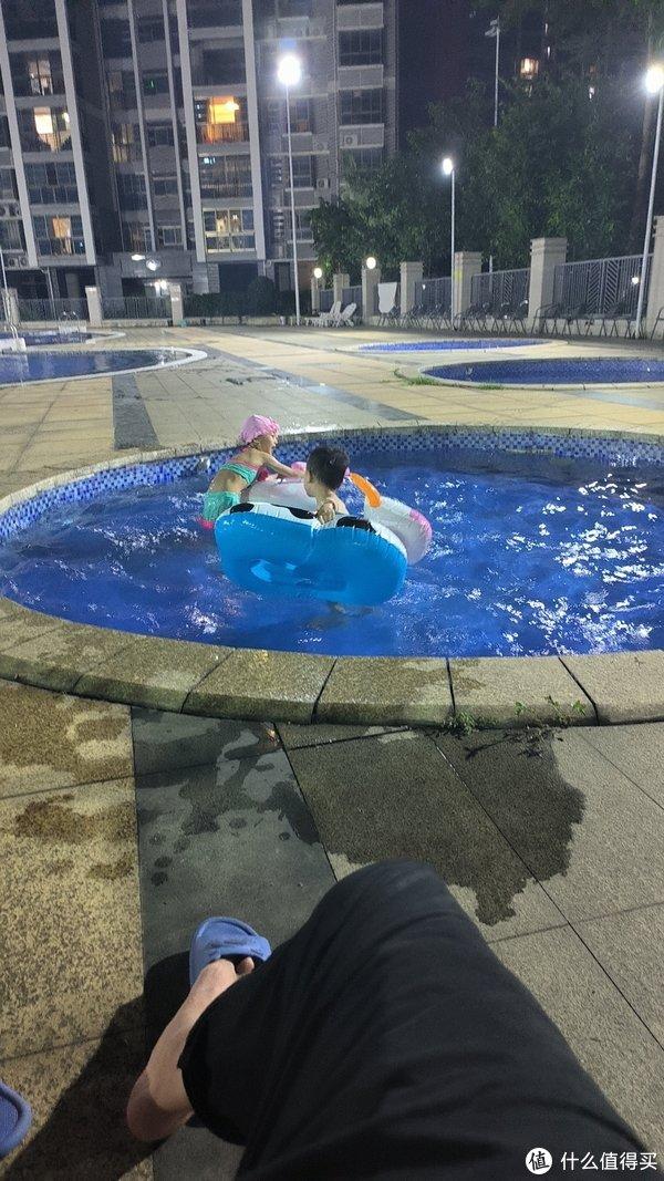 中秋只能在家陪陪小孩