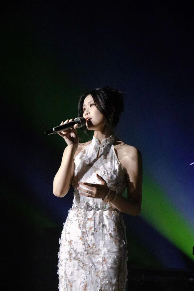 蓝心羽2023全国巡演《蓝》共赴音乐的浪漫|全国巡演|音乐|蓝心羽_新浪