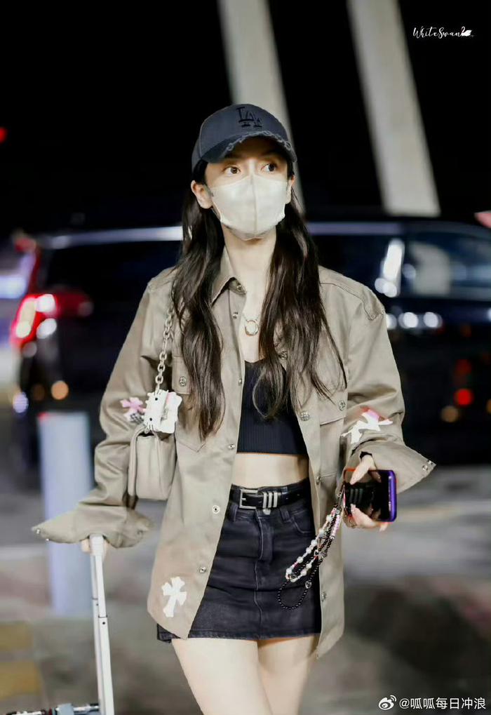 杨幂angelababy杨颖前往时装周,85花来啦!|杨幂|angelababy_新浪新闻