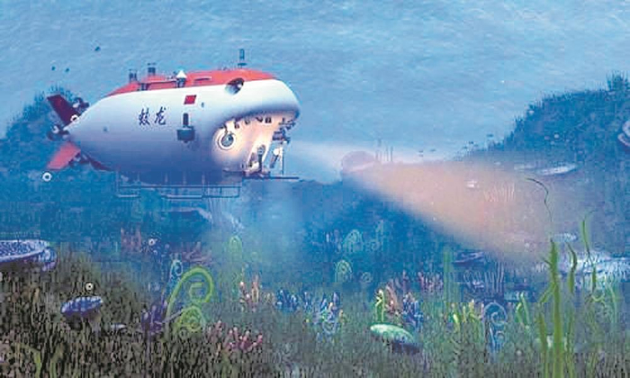     驰骋海底的“蛟龙号”潜艇
