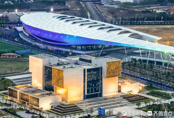 体育馆启用山大青岛校区2023级新生开学典礼首次在室内举行