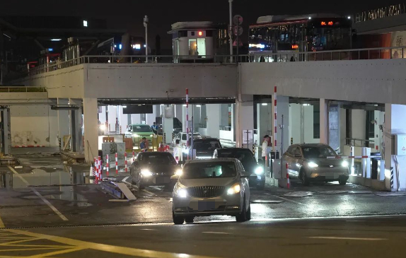 虹桥火车站P10停车场出口