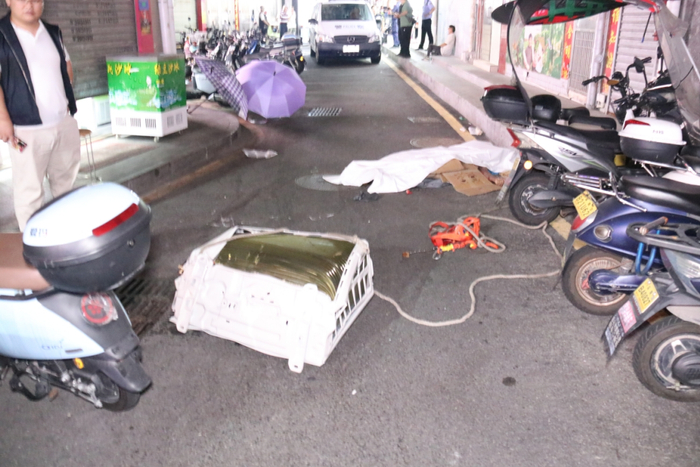 涉事三角支架斜撑已断裂