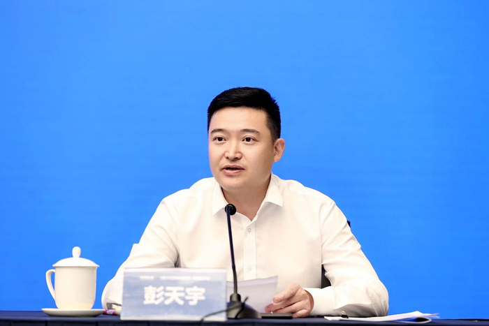 彭天宇 (图源:四川天府新区管委会)天府新区党工委委员彭天宇在发布会