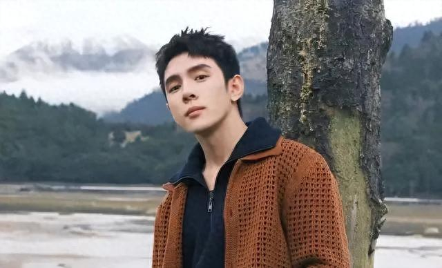 “花西子”遭职业打假心态崩塌：李佳琦直播间人