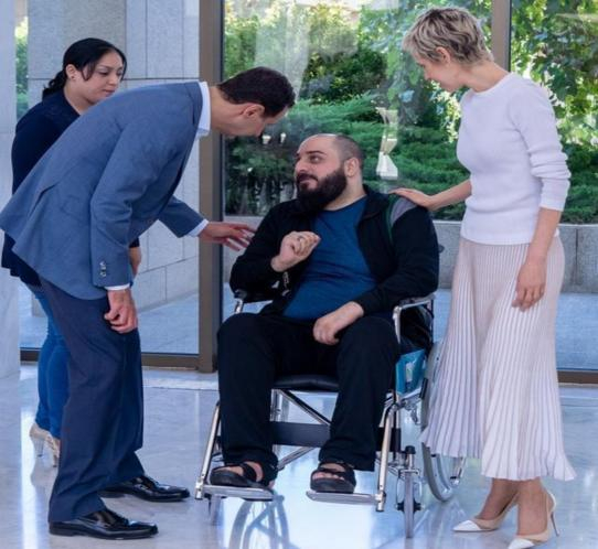 ● 巴沙尔夫妇看望伤兵